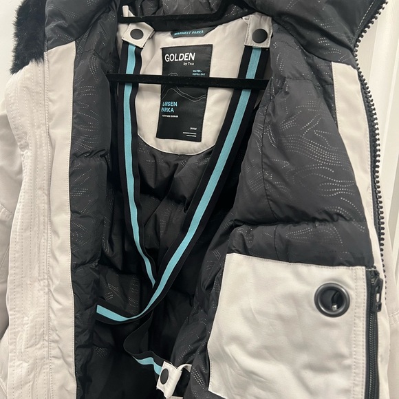 ARITZIA LARSEN PARKA SIZE LARGE - Picture 3 of 4